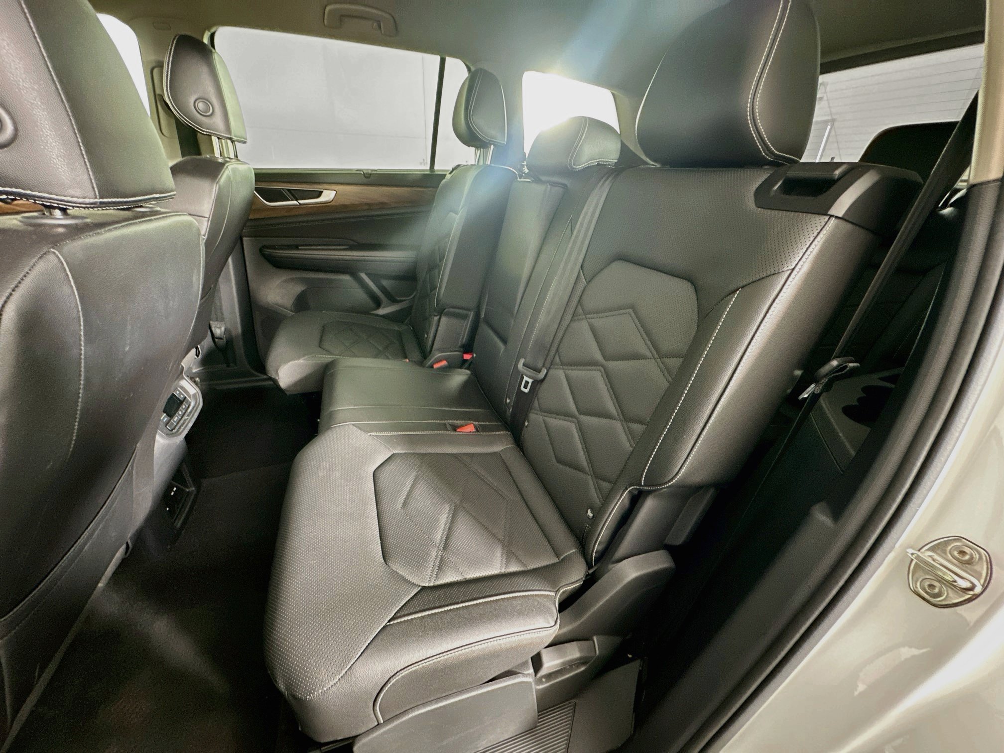 Used 2025 Volkswagen Atlas SE FWD image 27