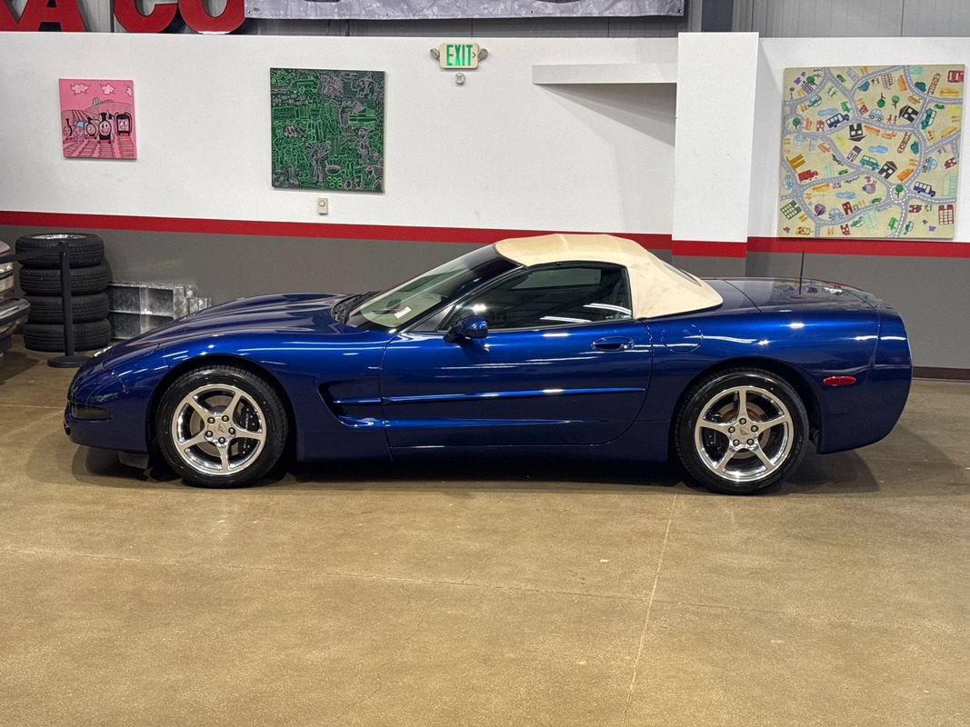 Used 2004 Chevrolet Corvette Convertible w/ Preferred Equipment Group RWD image 5