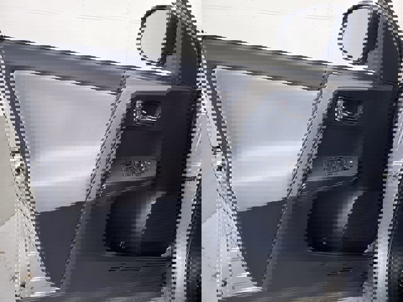 Used 2018 Toyota RAV4 XLE image 10