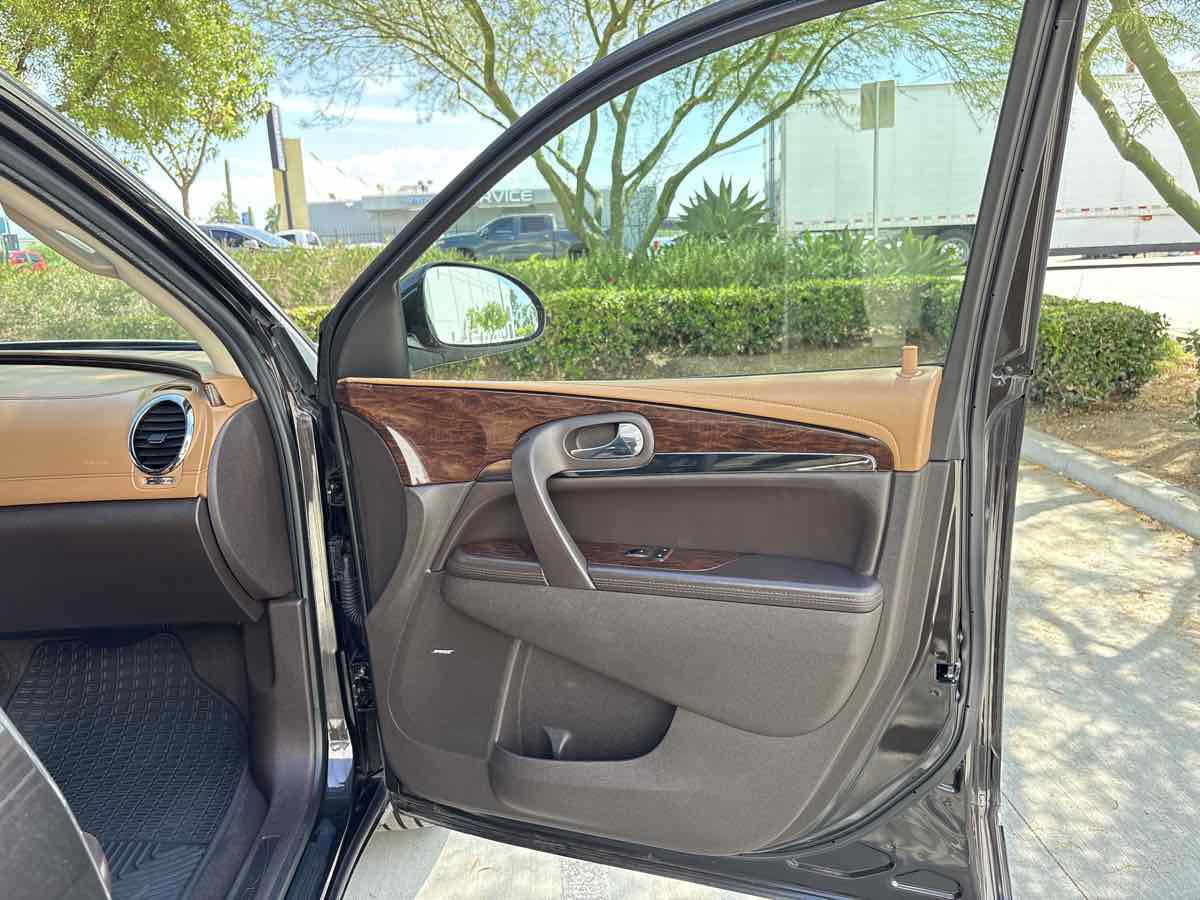 Used 2013 Buick Enclave Premium FWD image 18
