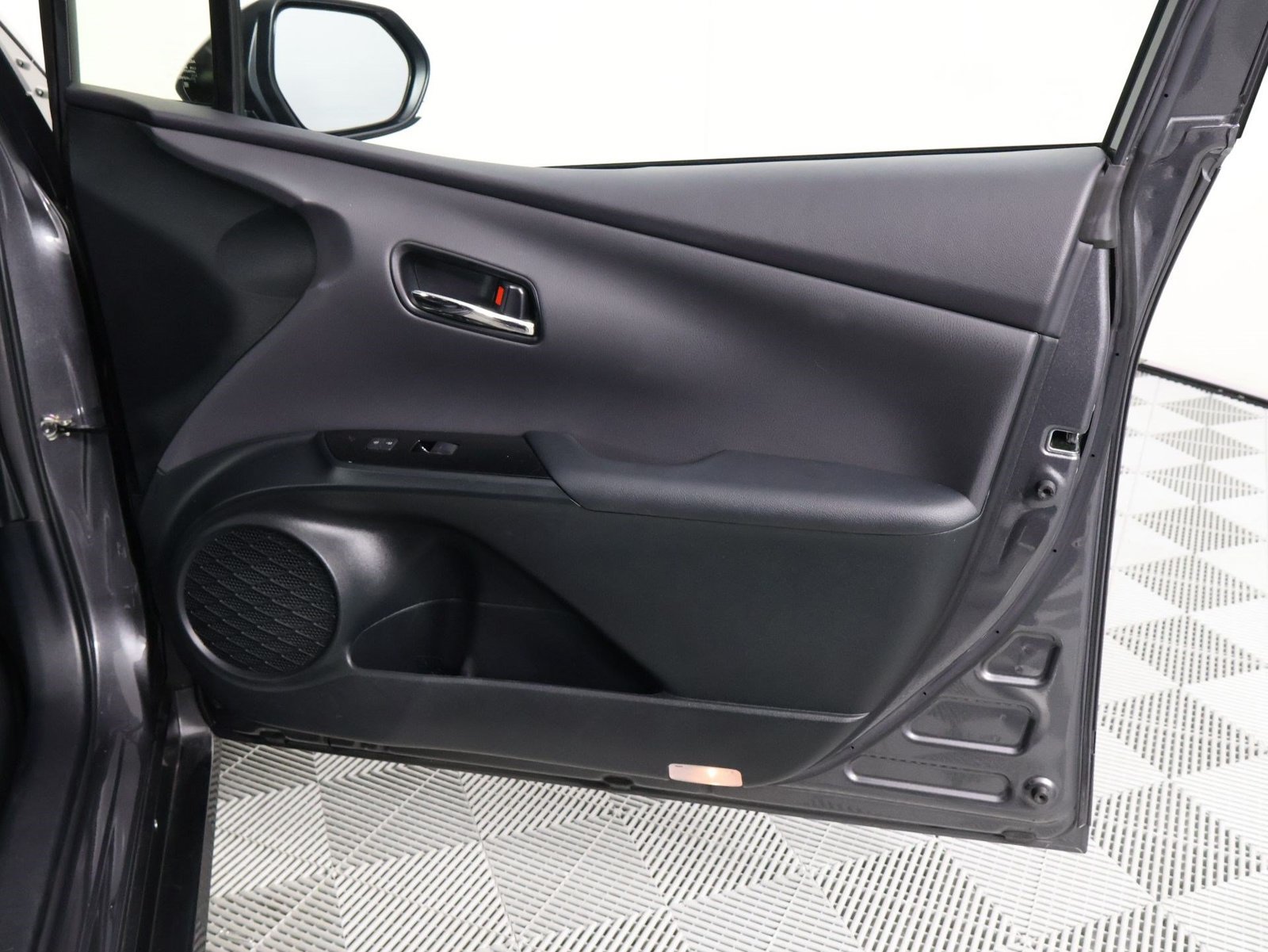 Used 2021 Toyota Prius Prime LE w/ Carpet Mat Package (TMS) FWD image 21