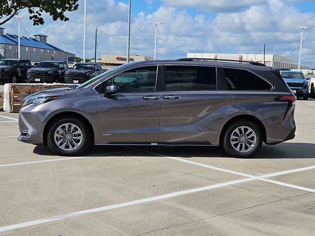Used 2021 Toyota Sienna XLE FWD image 8