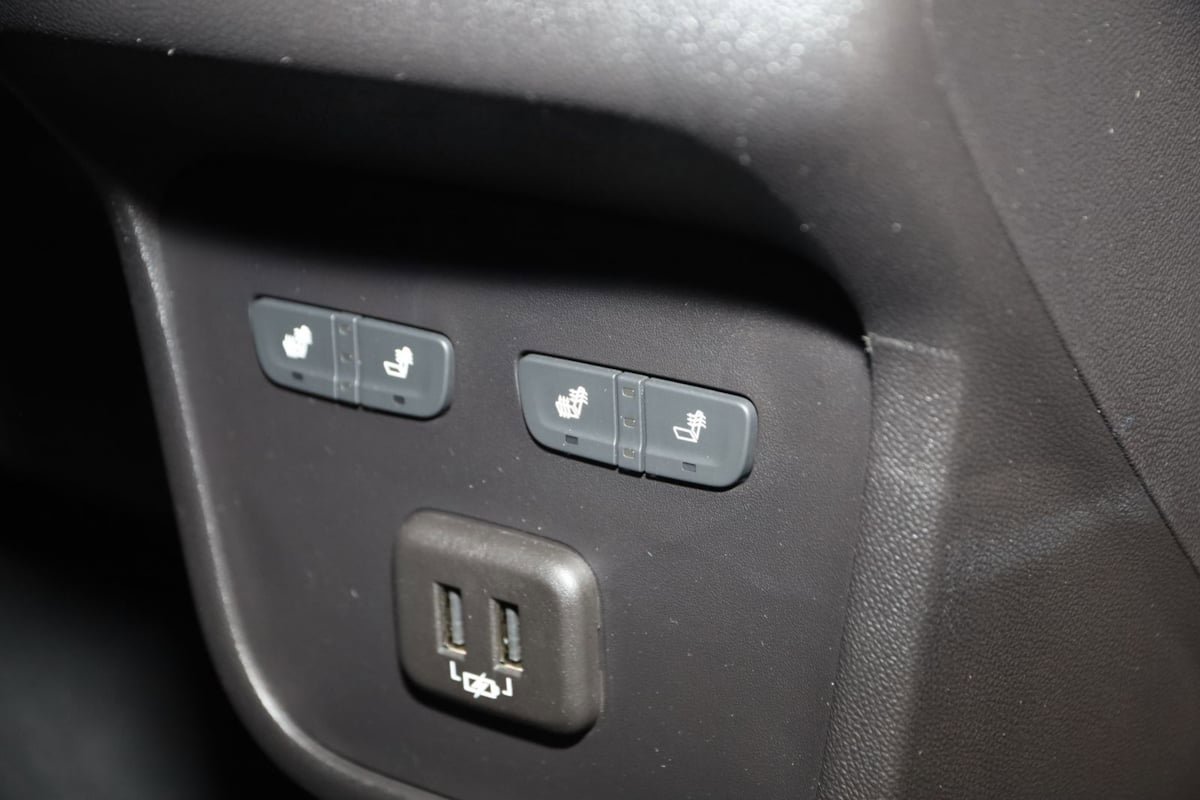 Used 2024 Chevrolet Equinox Premier AWD/4WD image 14