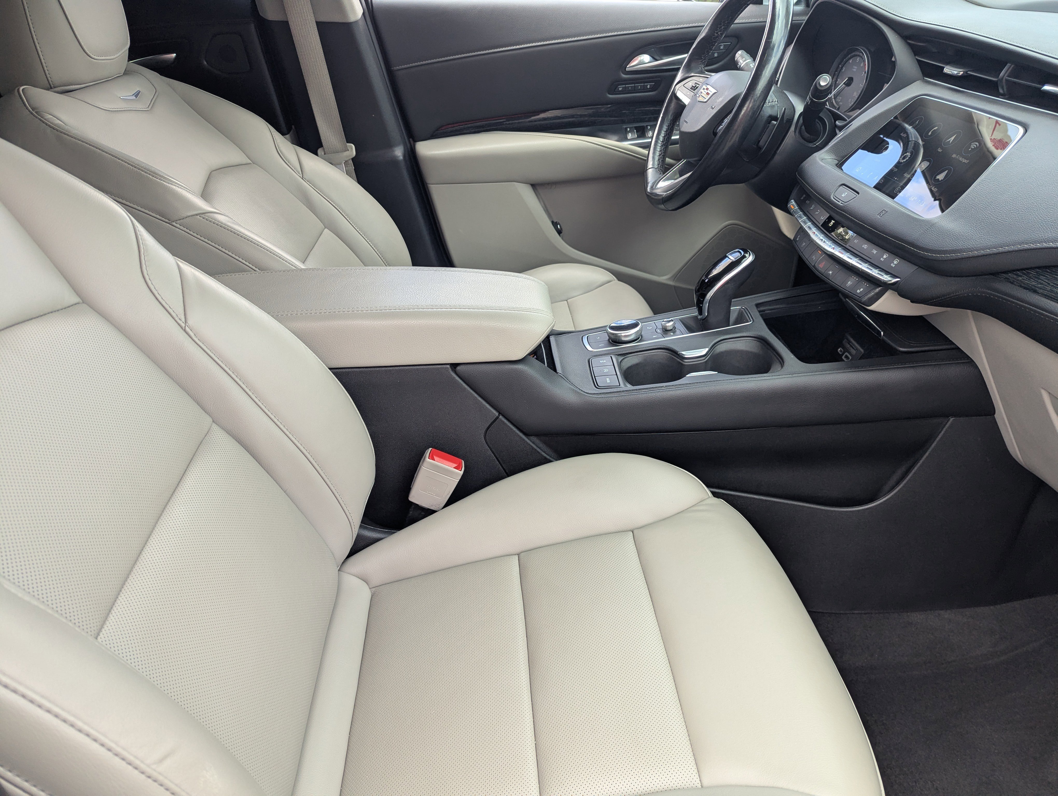 Used 2021 Cadillac XT4 Premium Luxury image 10