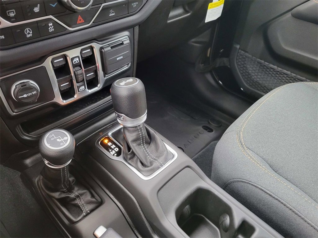 Used 2024 Jeep Wrangler Sahara image 10