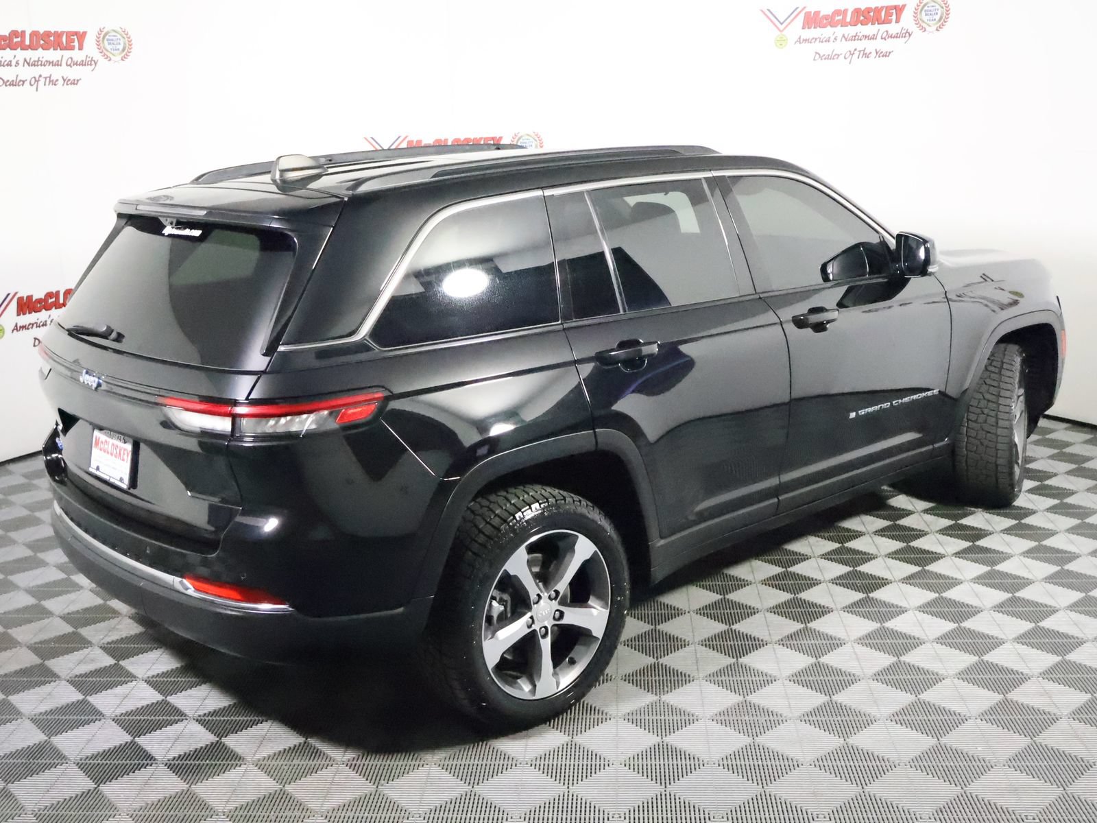Used 2024 Jeep Grand Cherokee Limited 4xe w/ Luxury Tech Group II AWD/4WD image 4