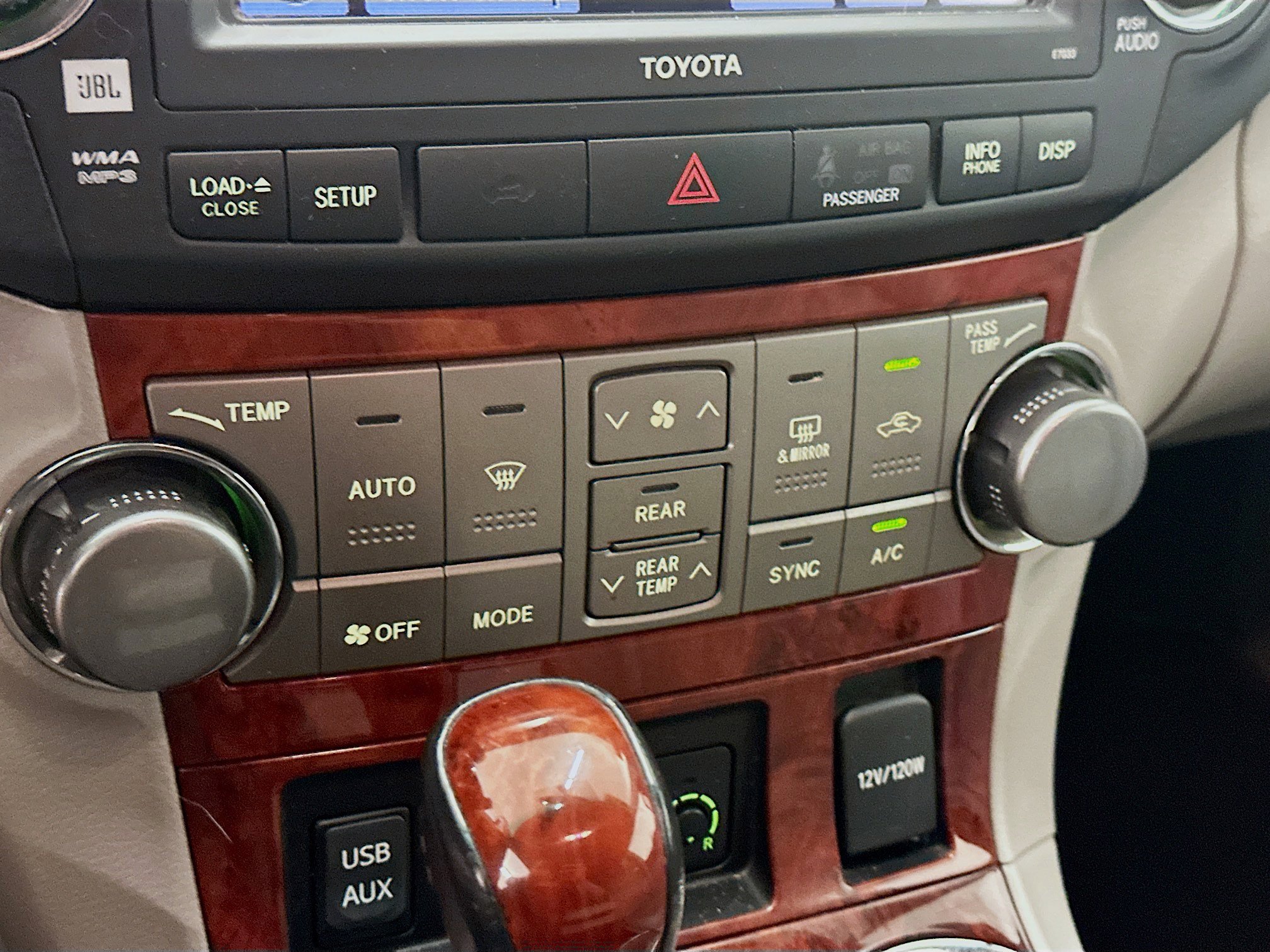Used 2012 Toyota Highlander Limited w/ Tow Pkg AWD/4WD image 24