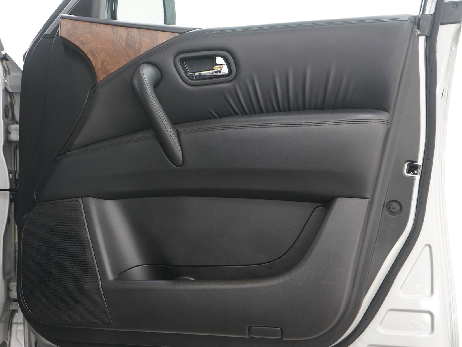 Used 2024 Nissan Armada SL image 11