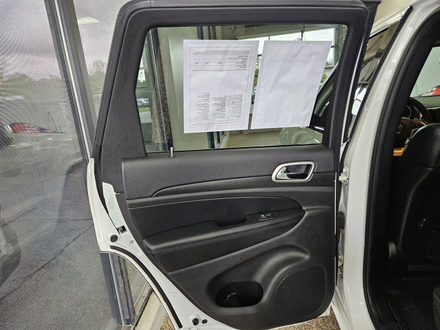 Used 2015 Jeep Grand Cherokee Altitude AWD/4WD image 16