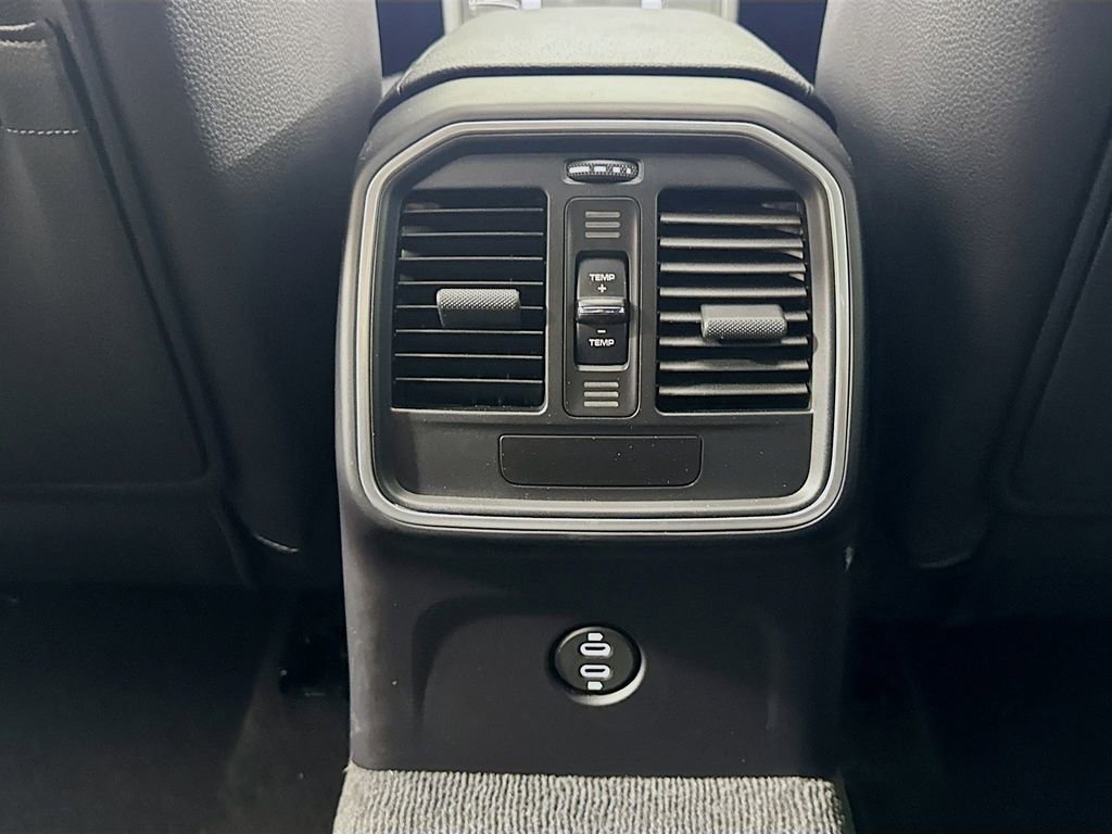 Used 2021 Porsche Macan AWD/4WD image 31