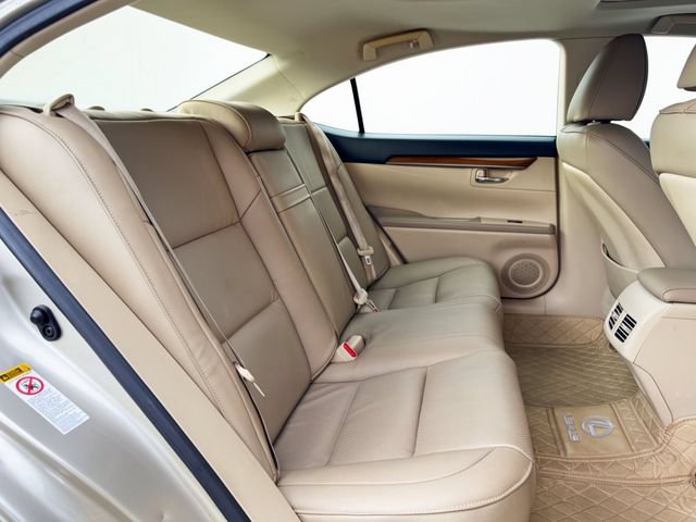 Used 2015 Lexus ES 300h w/ Navigation System Package FWD image 29