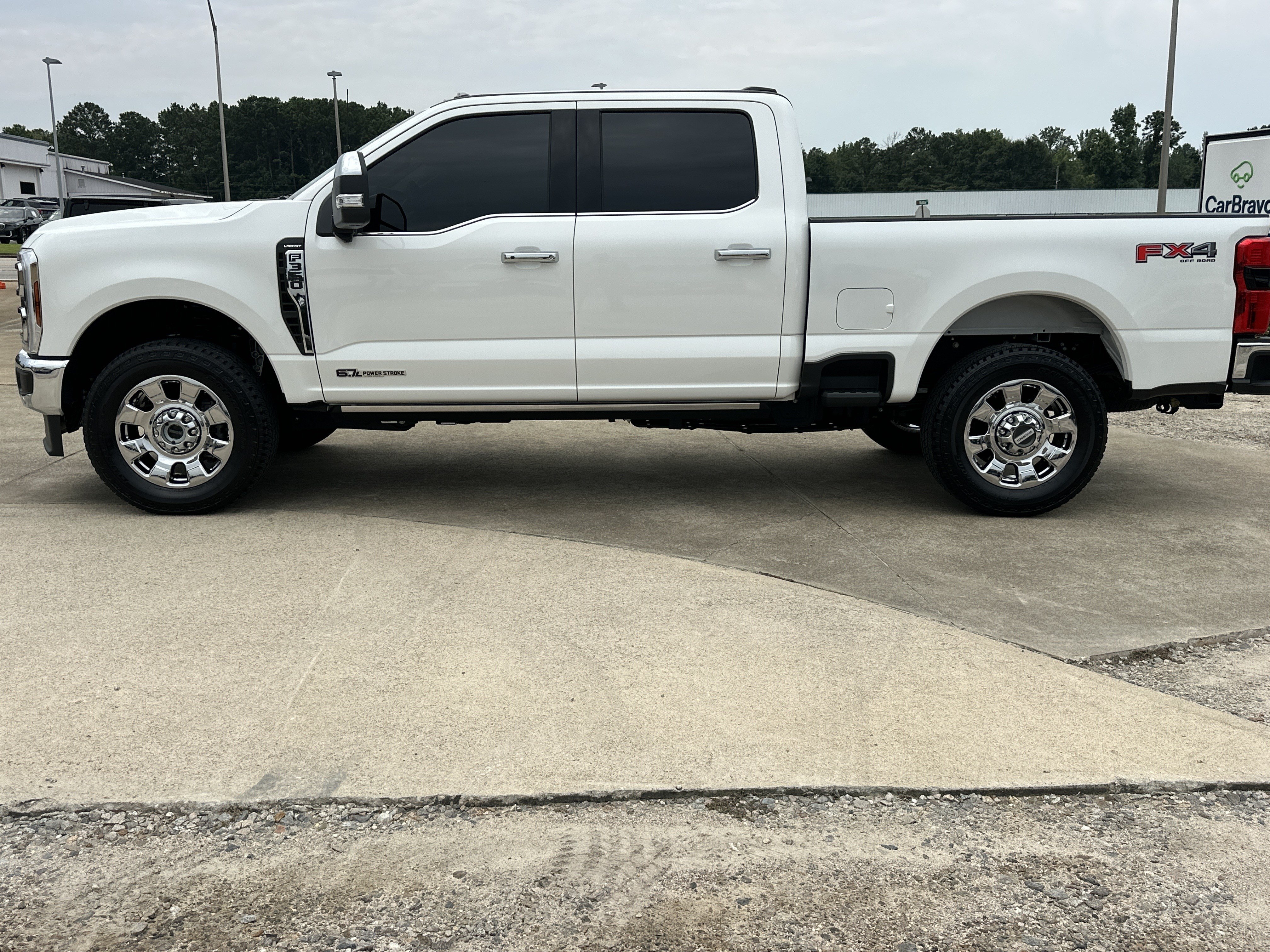 Used 2025 Ford F350 Lariat w/ Lariat Ultimate Package AWD/4WD image 16