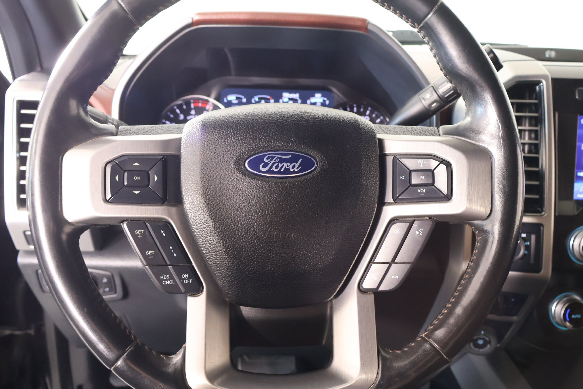 Used 2020 Ford F250 Platinum w/ FX4 Off-Road Package AWD/4WD image 3