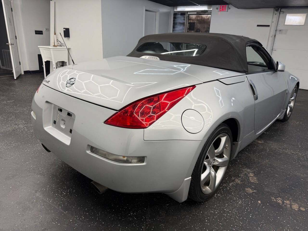 Used 2008 Nissan 350Z Touring RWD image 5