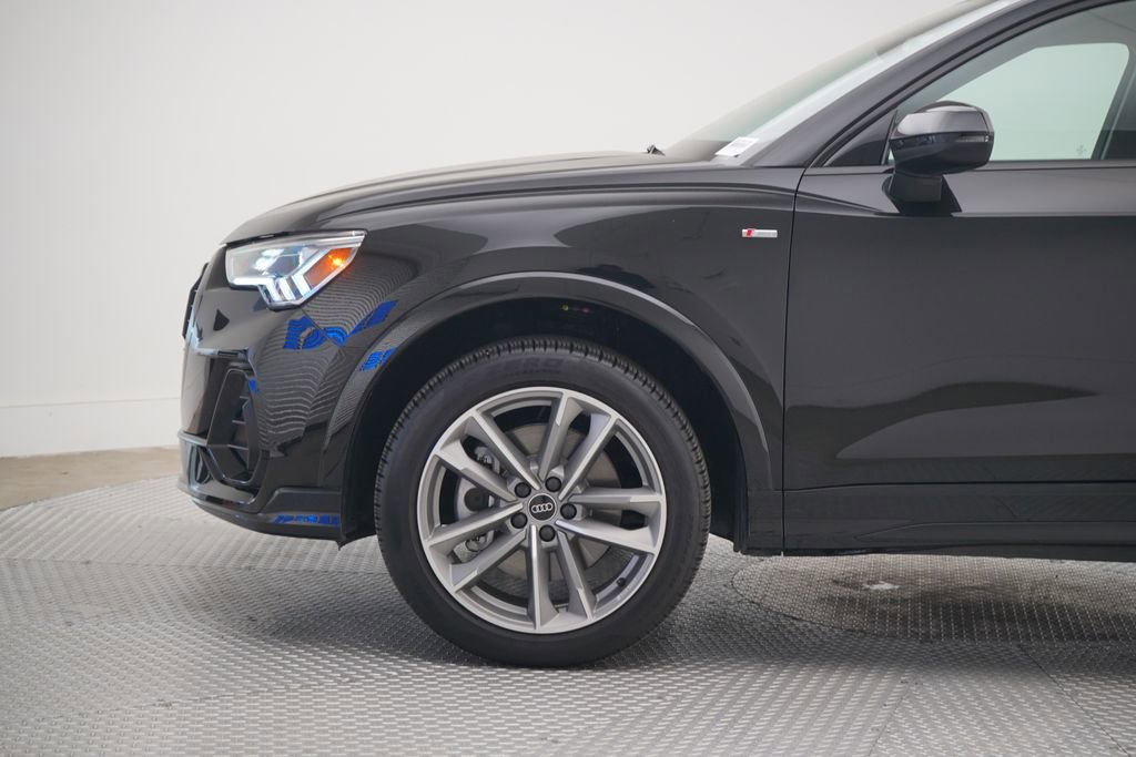 Used 2025 Audi Q3 2.0T Premium w/ Convenience Package image 2