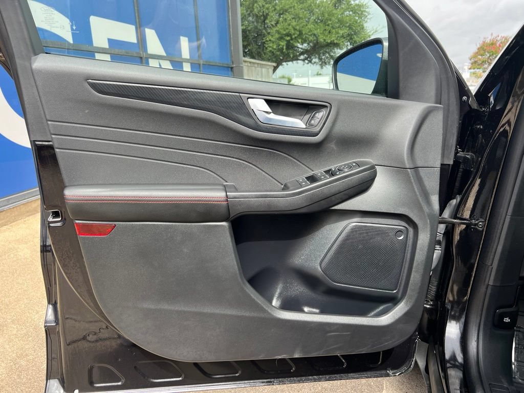 Used 2025 Ford Escape ST-Line w/ Tech Pack #1 FWD image 23