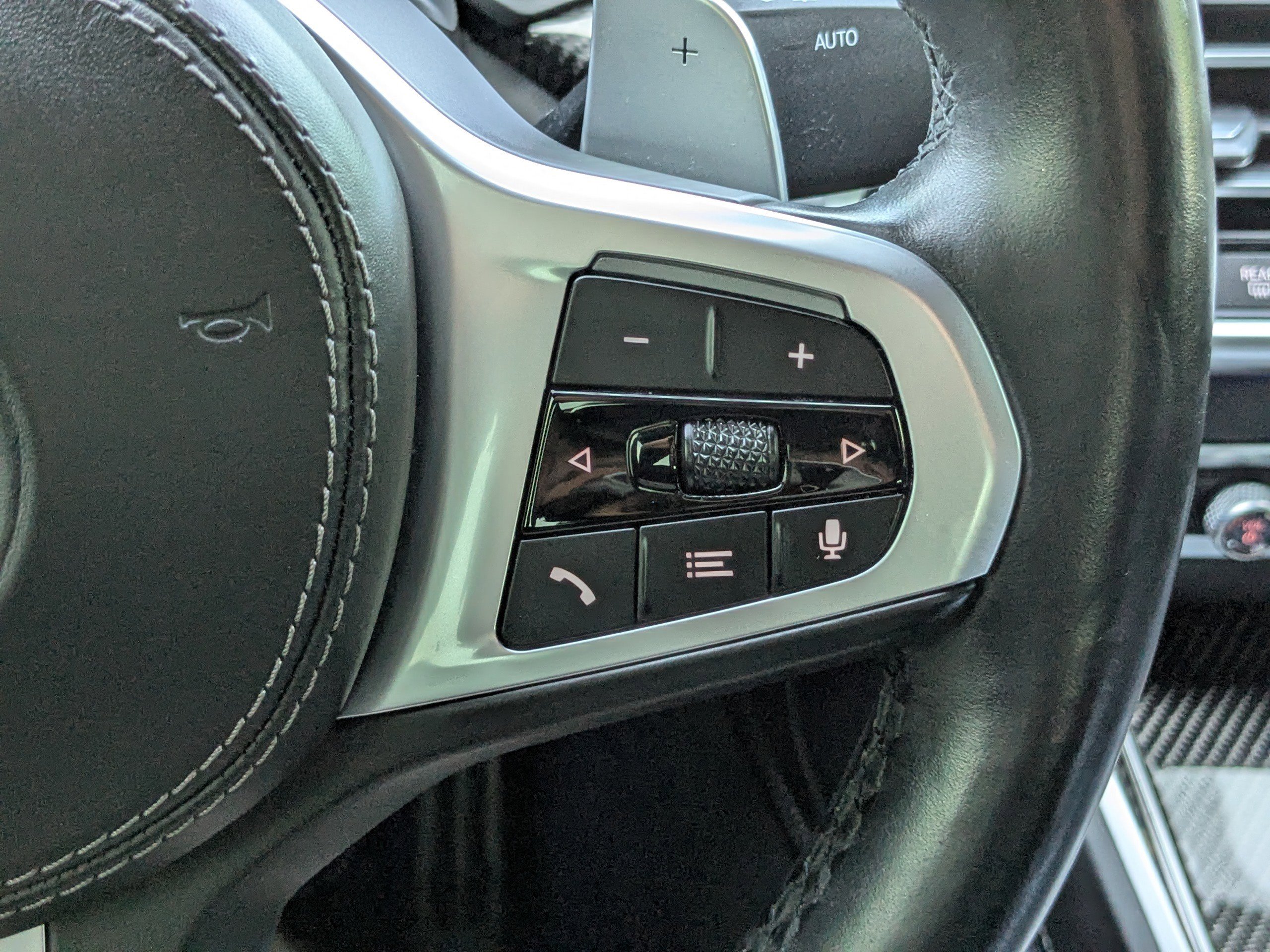 Used 2020 BMW X6 M50i w/ Executive Package image 28