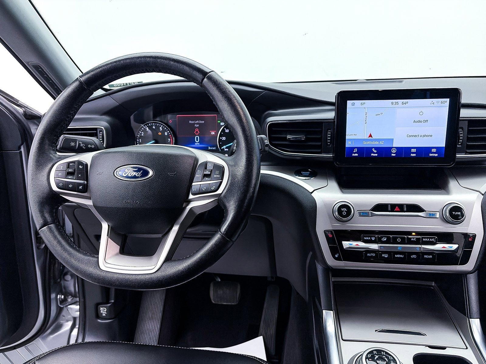 Used 2022 Ford Explorer XLT w/ Equipment Group 202A image 5