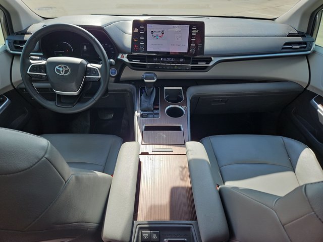 Used 2021 Toyota Sienna XLE FWD image 18