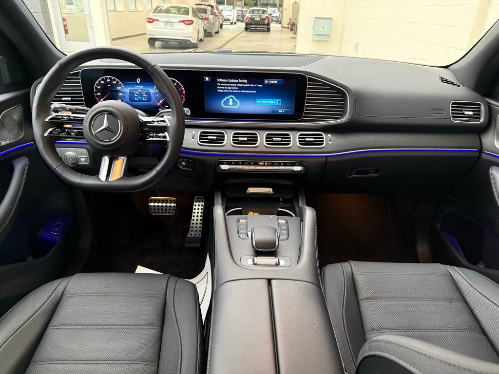 Used 2025 Mercedes-Benz GLS 450 4MATIC image 12