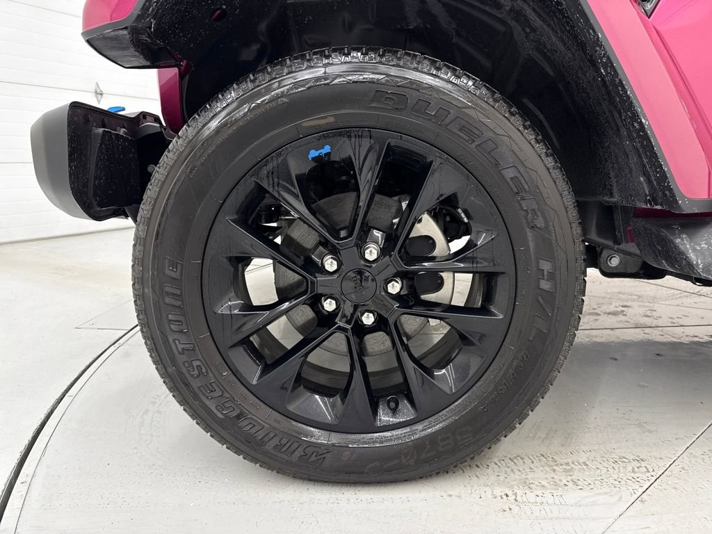 Used 2022 Jeep Wrangler Unlimited Sahara w/ Cold Weather Group image 9