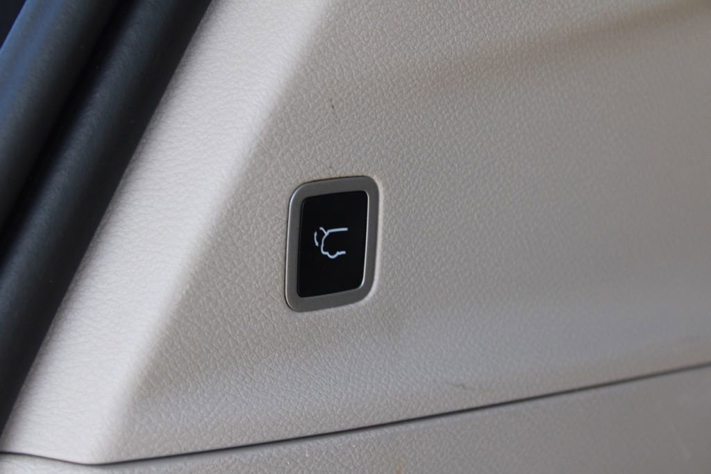 Used 2023 Chrysler Pacifica Touring-L image 11