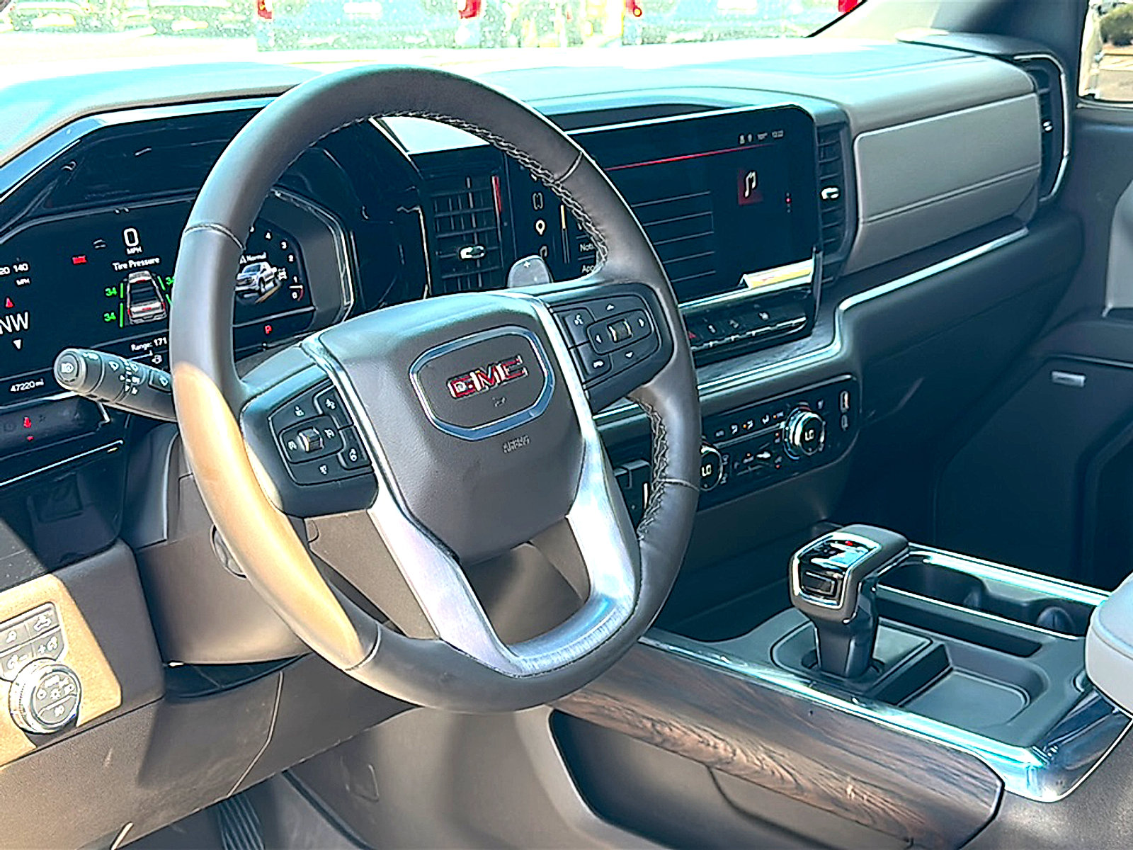 Used 2025 GMC Sierra 1500 SLT AWD/4WD image 12