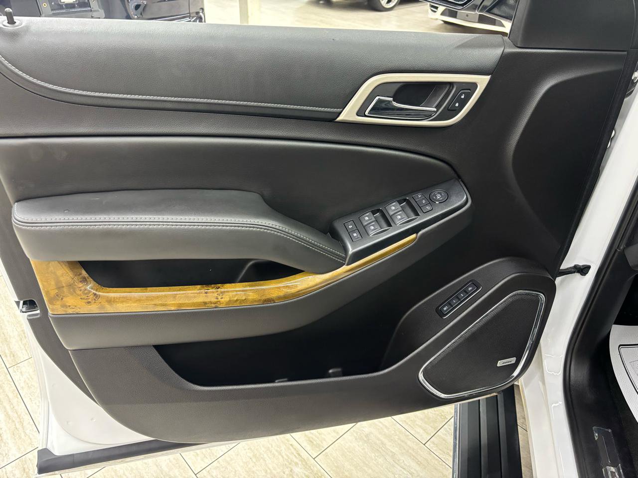 Used 2017 GMC Yukon Denali w/ Open Road Package AWD/4WD image 30