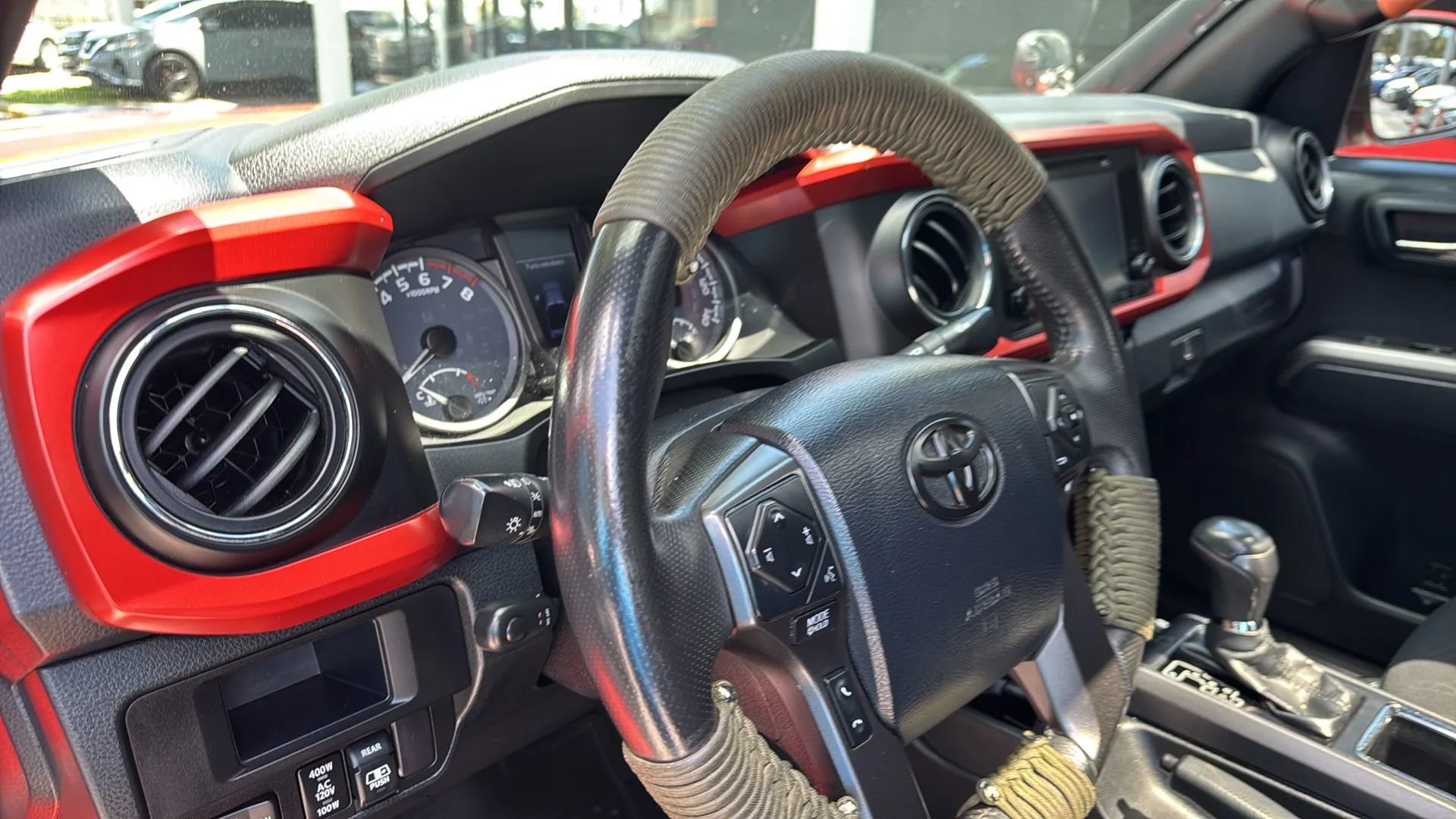 Used 2017 Toyota Tacoma TRD Off-Road w/ Premium & Technology Package AWD/4WD image 15