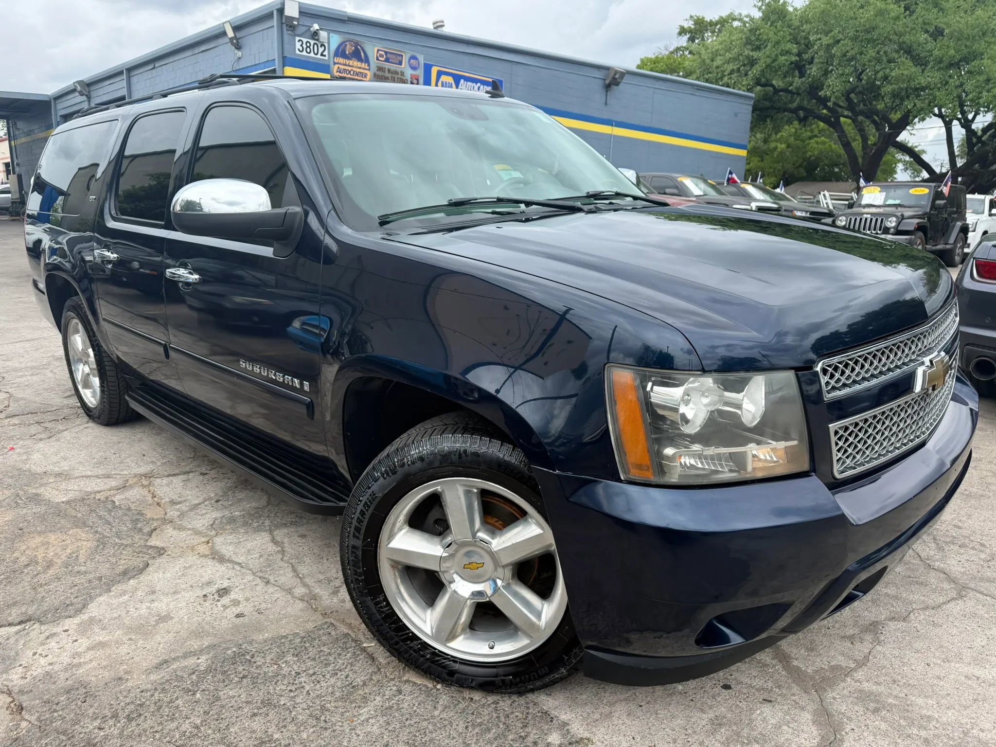 Used 2007 Chevrolet Suburban LTZ w/ LTZ Preferred Equipment Group RWD image 1