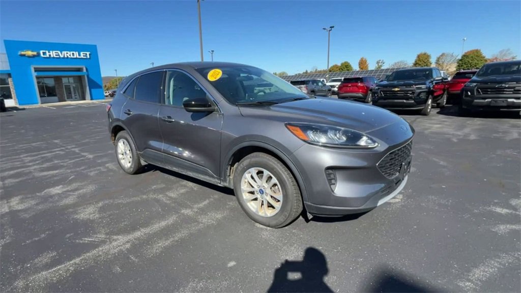 Used 2021 Ford Escape SE image 2