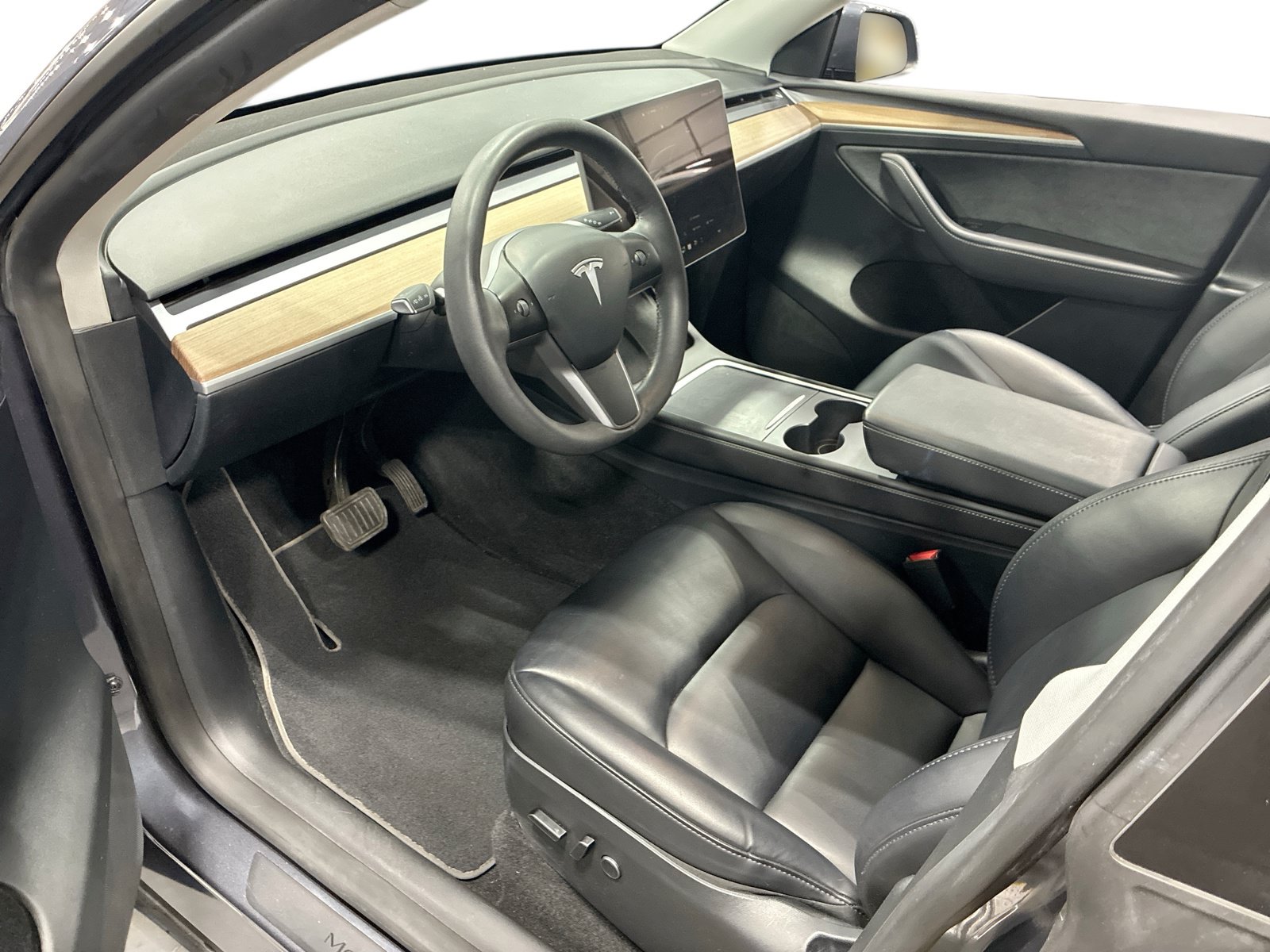 Certified 2023 Tesla Model Y Long Range AWD/4WD image 9