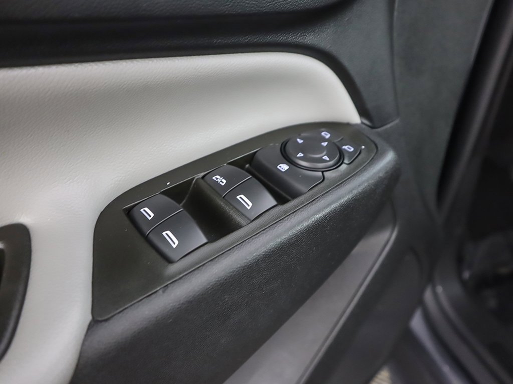 Used 2023 Chevrolet Equinox LT image 33