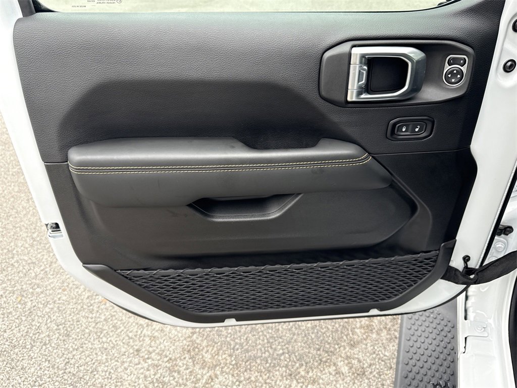 Certified 2025 Jeep Wrangler Sahara w/ Safety Group image 18