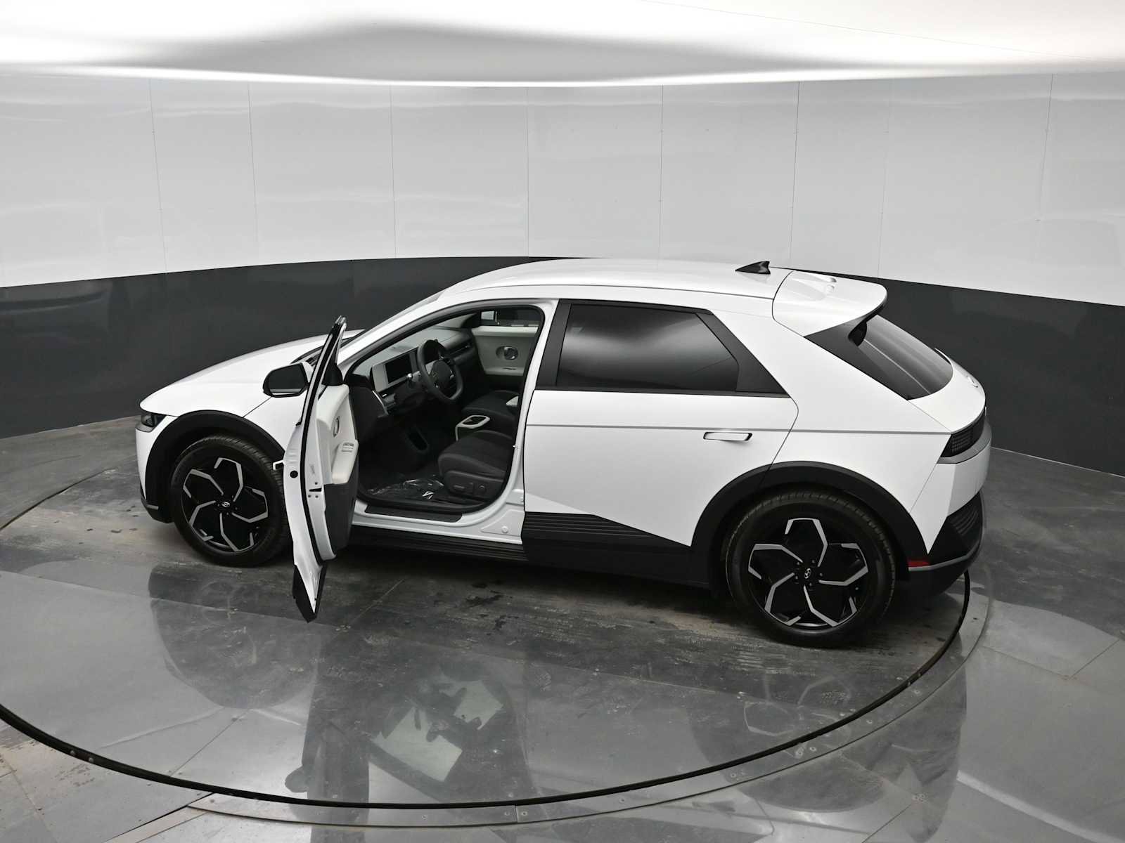 Used 2022 Hyundai Ioniq 5 SE w/ Cargo Package image 25