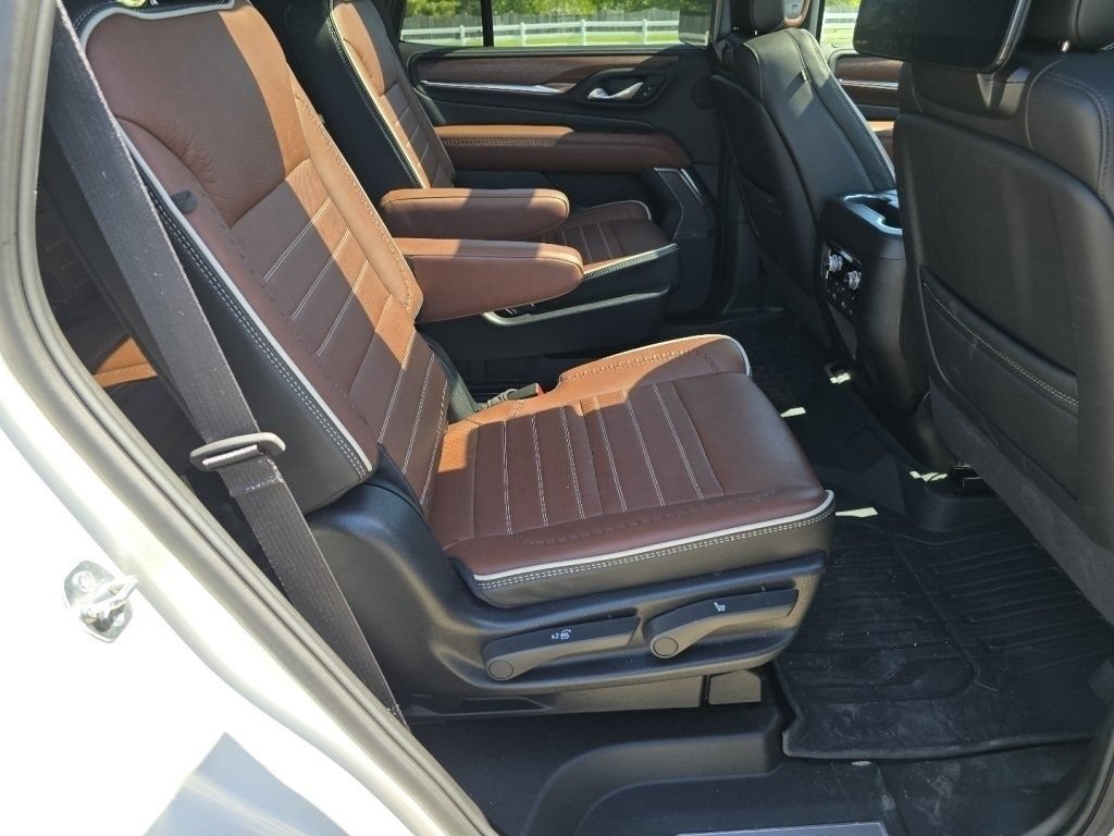 Used 2024 GMC Yukon Denali Ultimate AWD/4WD image 26