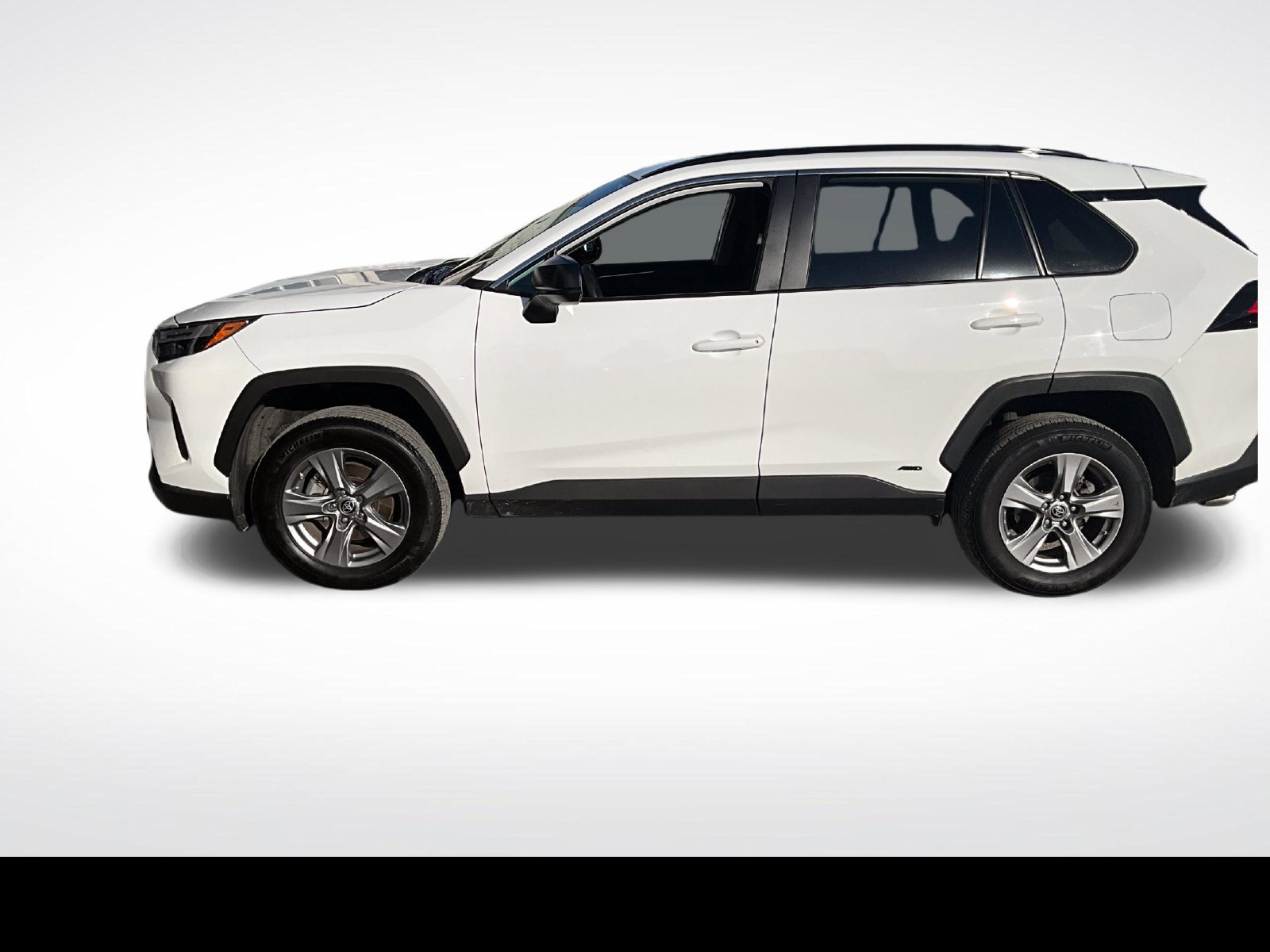 Used 2024 Toyota RAV4 LE AWD/4WD image 2