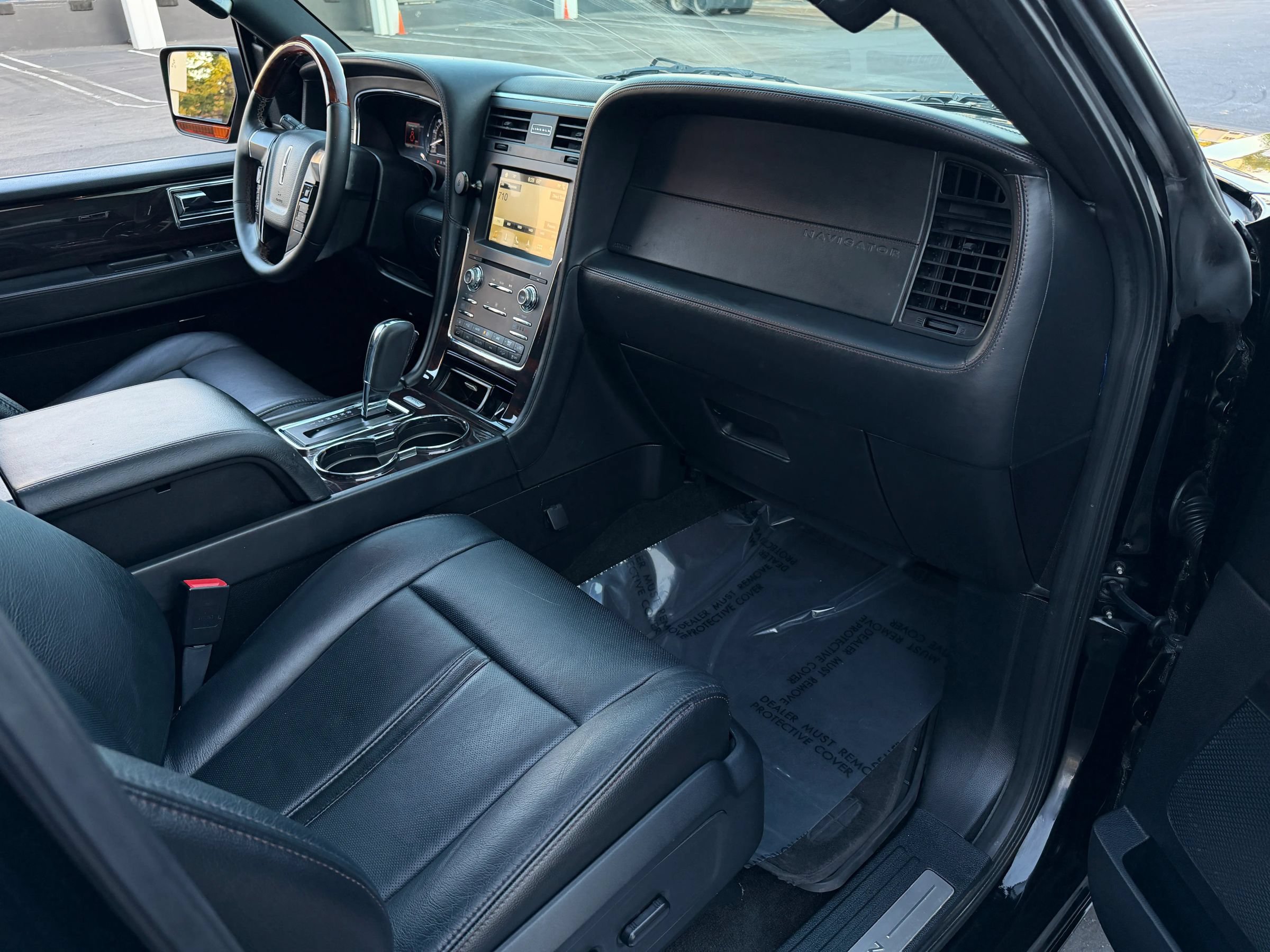 Used 2016 Lincoln Navigator Reserve AWD/4WD image 23
