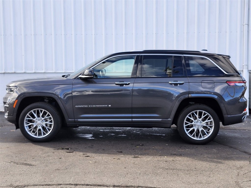 Used 2022 Jeep Grand Cherokee Summit image 2