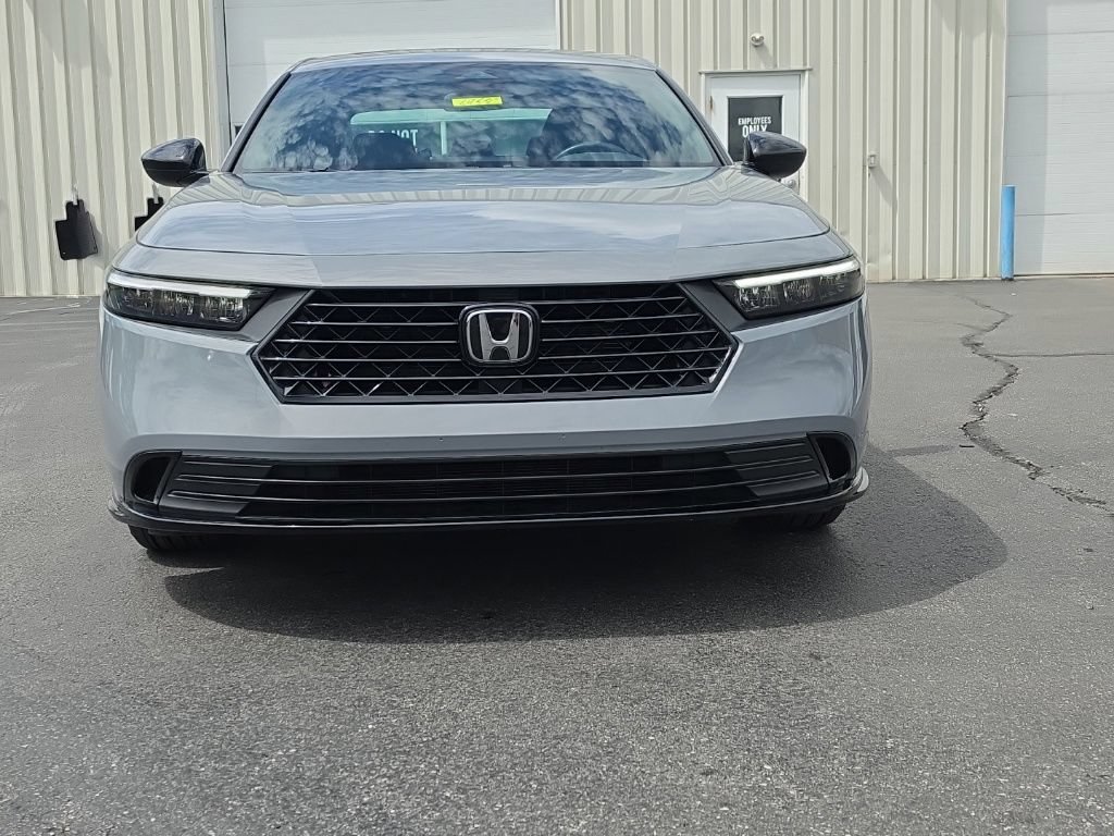 Used 2023 Honda Accord Sport image 2