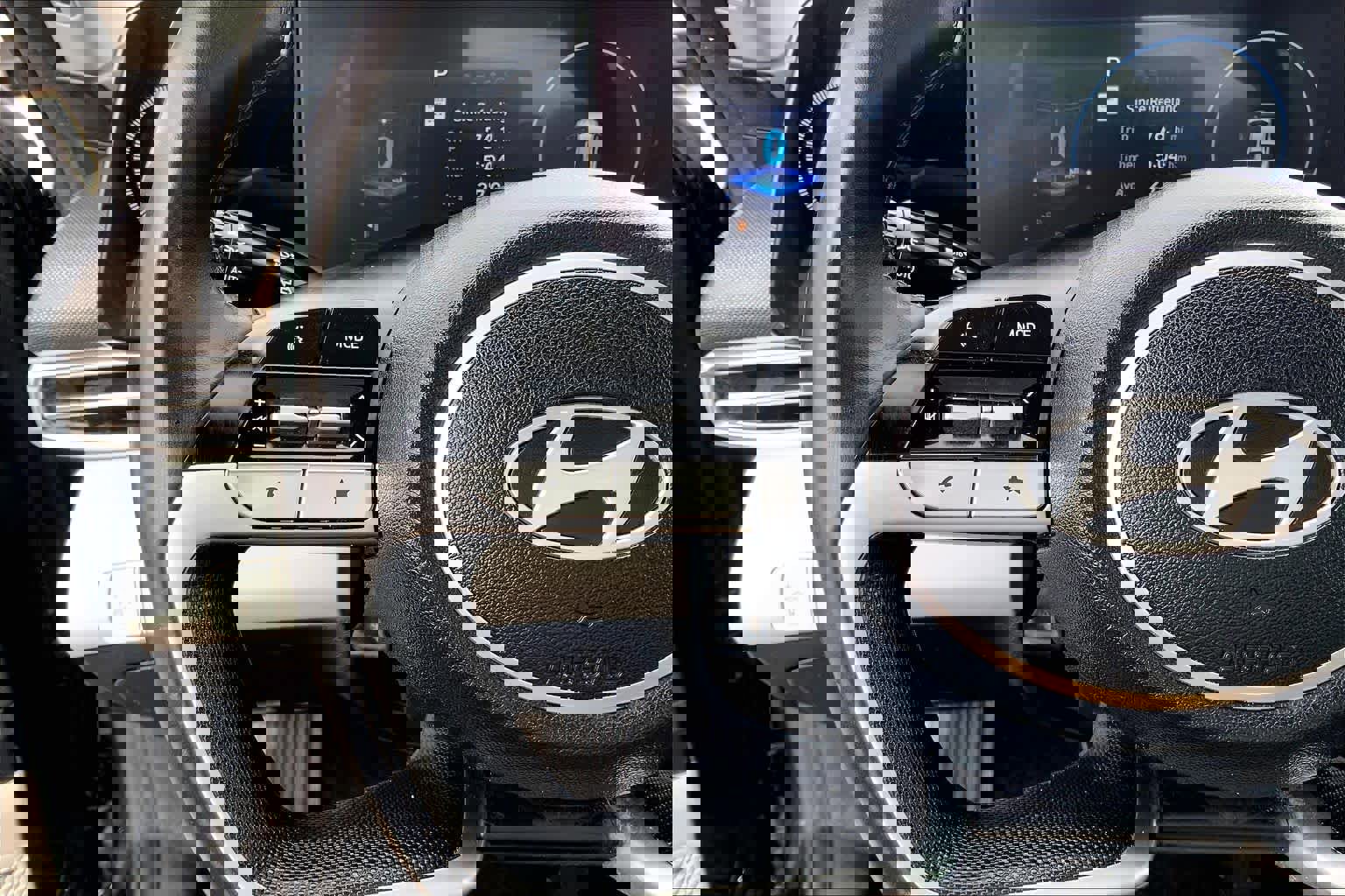 Used 2024 Hyundai Elantra Limited image 23