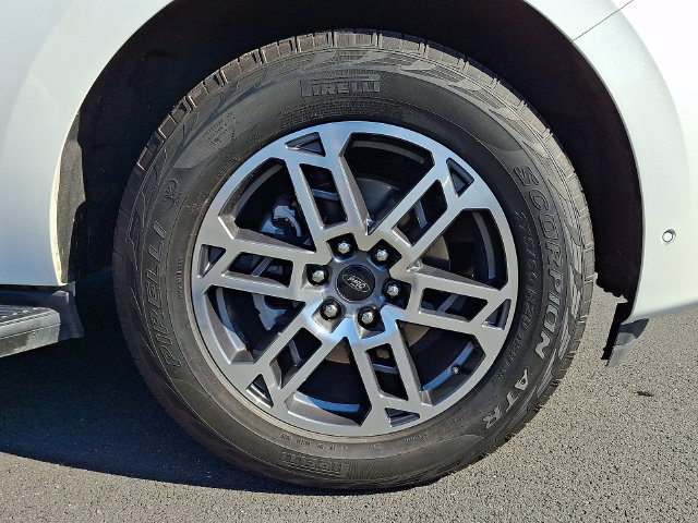 Certified 2025 Ford Expedition Active AWD/4WD image 9