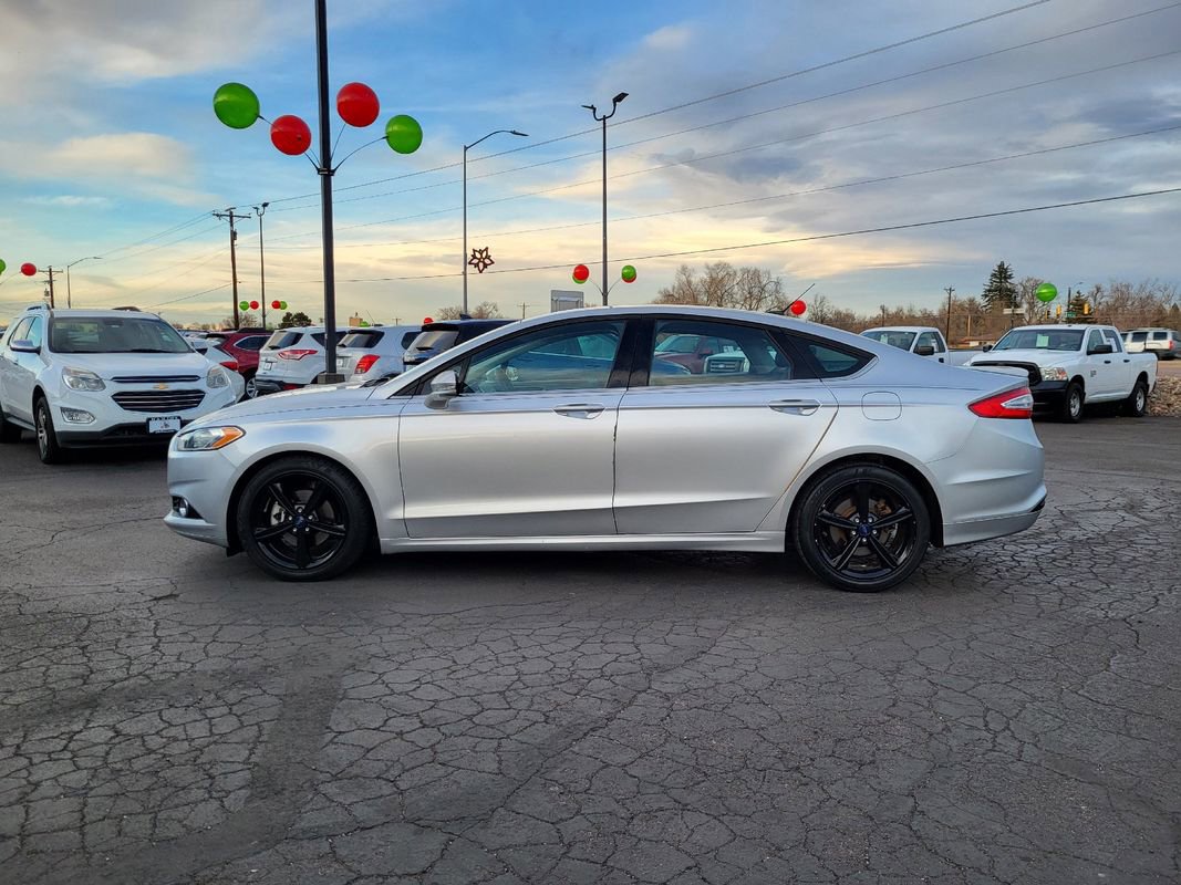 Used 2016 Ford Fusion SE image 2