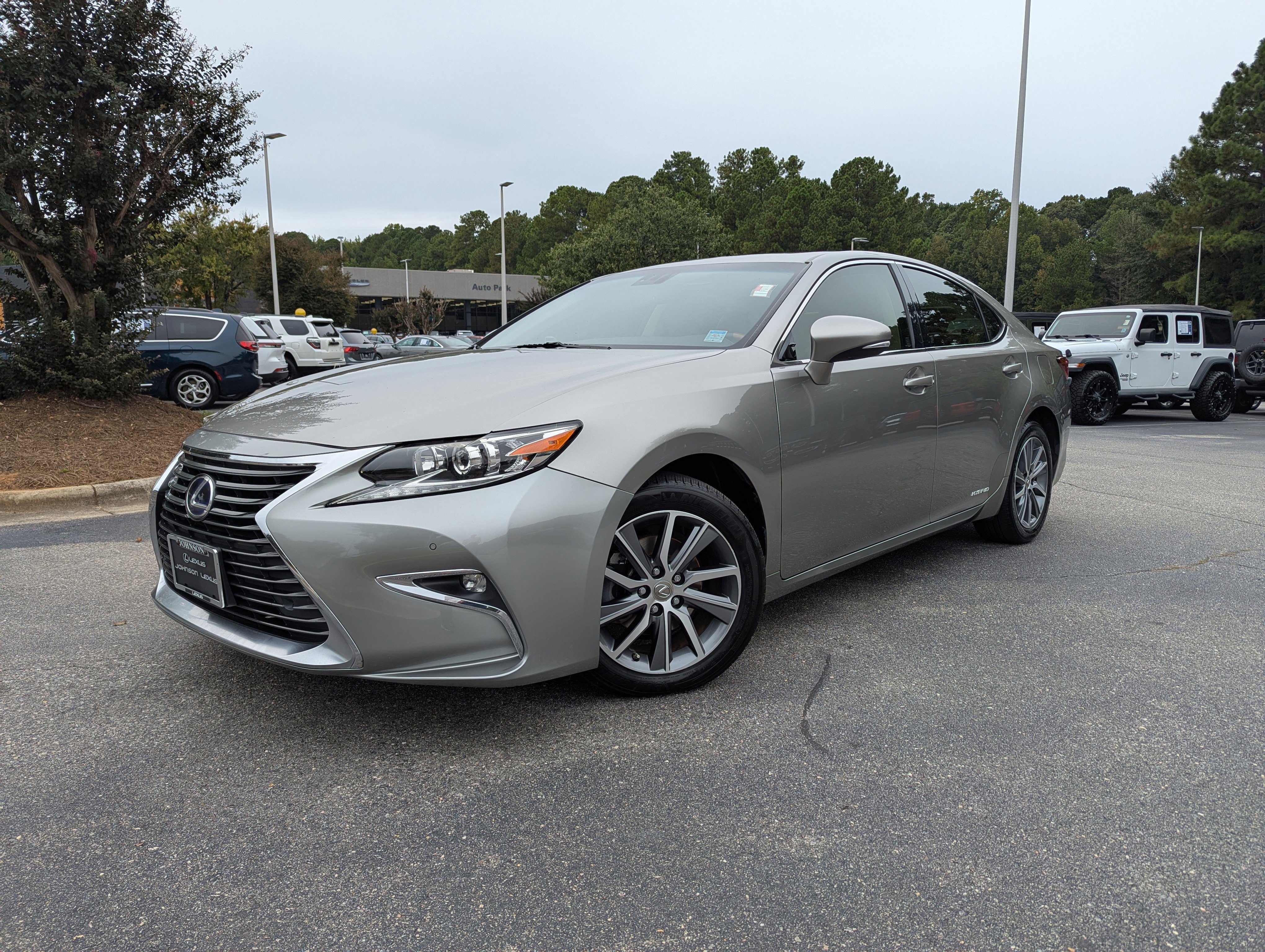 Used 2016 Lexus ES 300h w/ Premium Package w/Wood Trim image 1