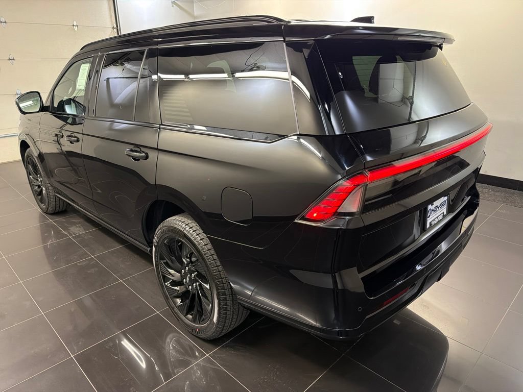 New 2026 Lincoln Navigator Reserve w/ Jet Appearance Package AWD/4WD image 4