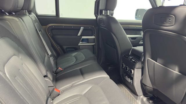 Used 2021 Land Rover Defender 110 X-Dynamic SE AWD/4WD image 18