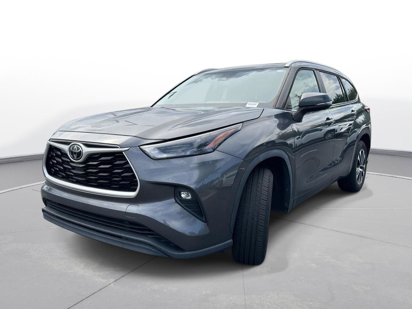 Used 2023 Toyota Highlander XLE FWD video 2
