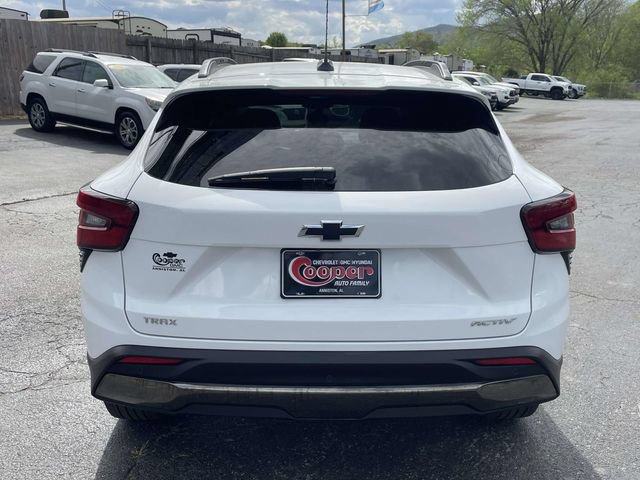 Used 2025 Chevrolet Trax ACTIV w/ Driver Confidence Package FWD image 3