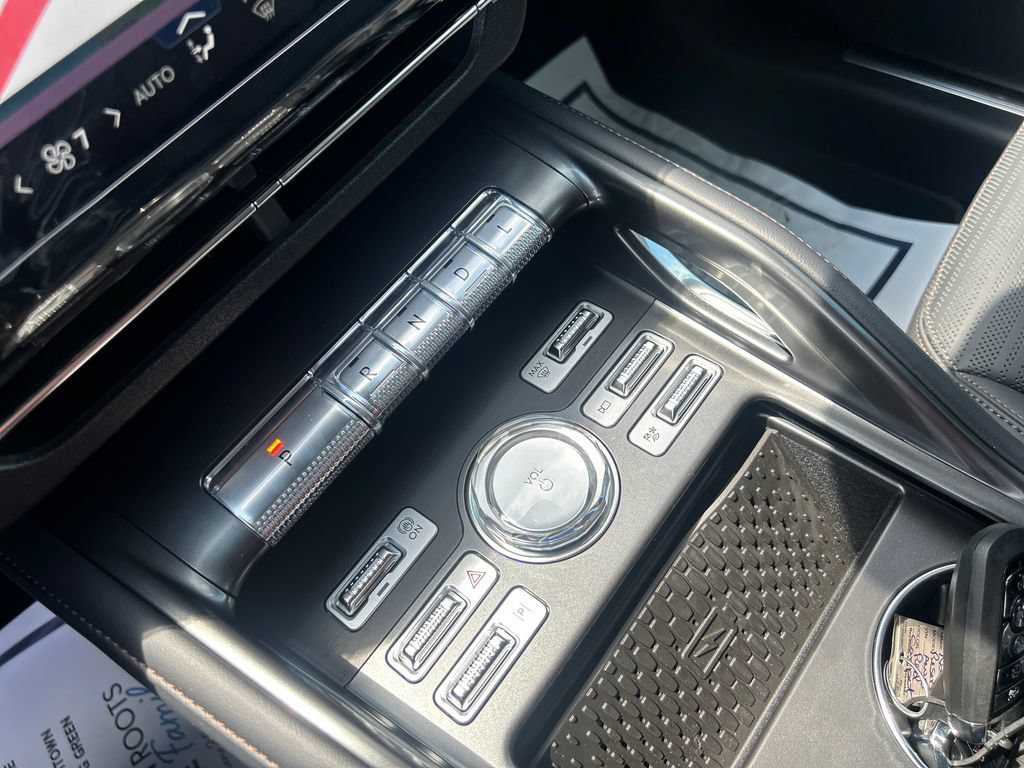 New 2026 Lincoln Nautilus Reserve AWD/4WD image 16