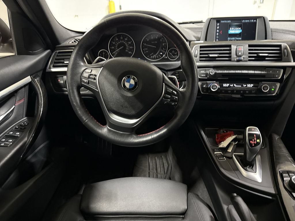 Used 2018 BMW 330i xDrive Sedan AWD/4WD image 11